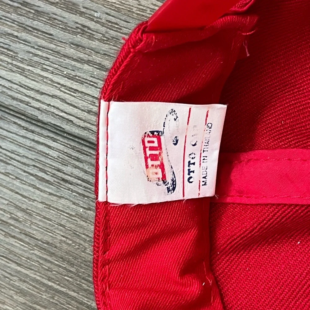 OTTO Red Cap with White Label - Picture 10 of 11